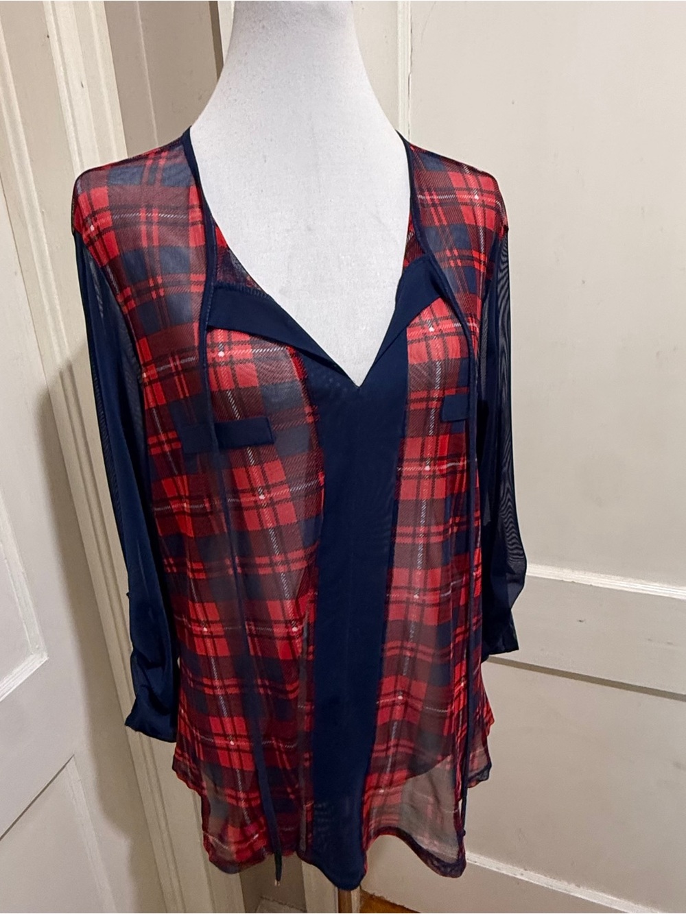 Knapp xl Navy & Red Plaid Sheer V-Neck Blouse